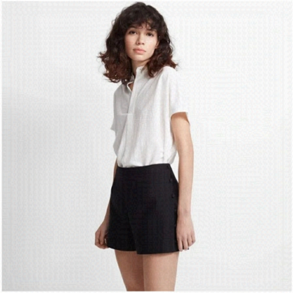 BNWT Club Monaco Side Button Marnee Short